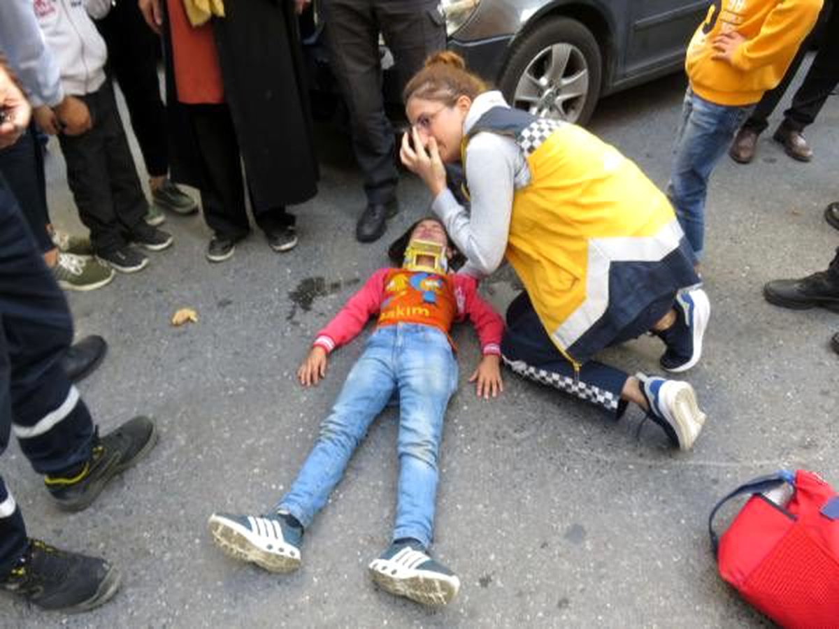 Ataşehir\'de 8 yaşındaki öğrenciye otomobil çarptı