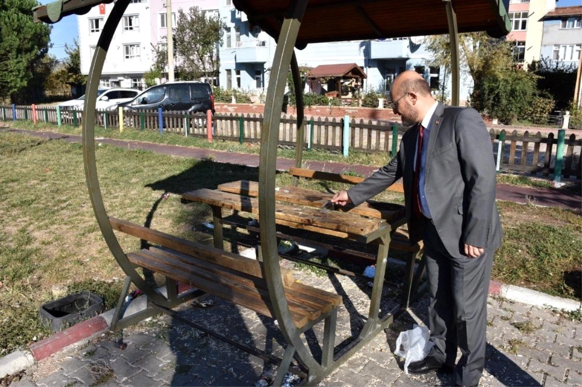 Başkan Özcan, parkta gördüğü manzaraya tepki gösterdi