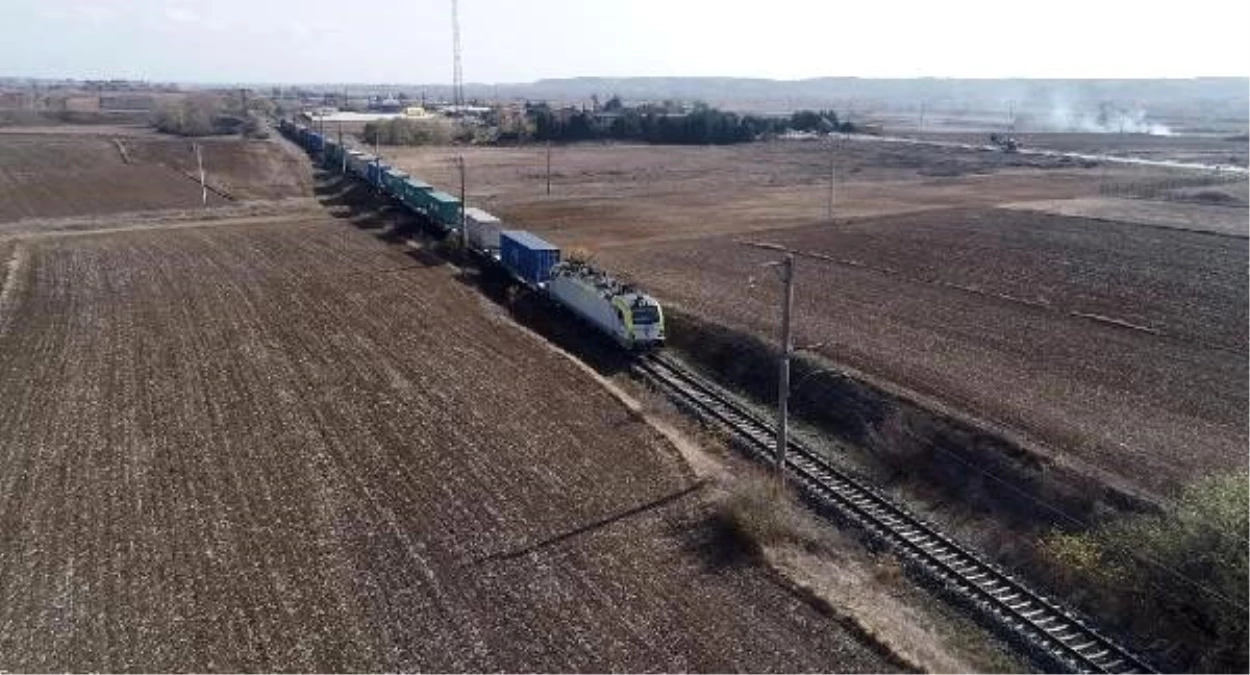 Çin\'den Avrupa\'ya giden ilk yük treni Kapıkule\'de (2)