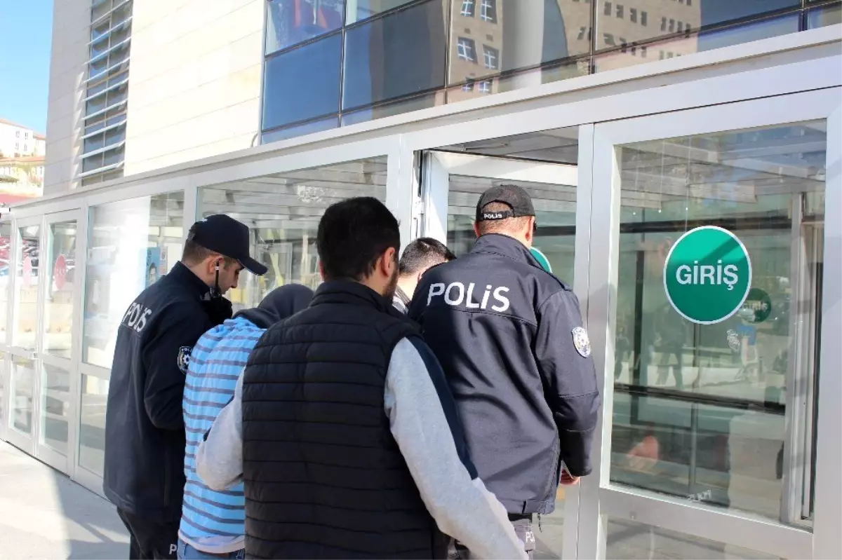 Elazığ polisi 2 hırsızlık şüphelisini suç üstü yakaladı