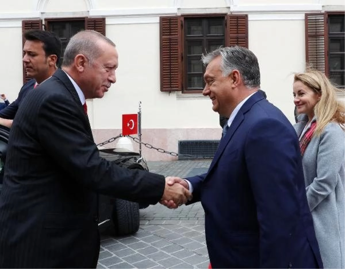 Erdoğan, Budapeşte\'de törenle karşılandı
