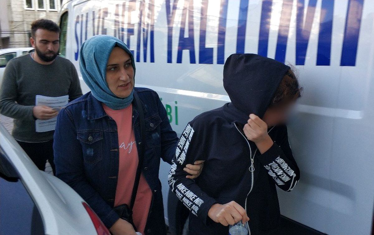 Evden hırsızlık yapan 2 kişi yakalandı
