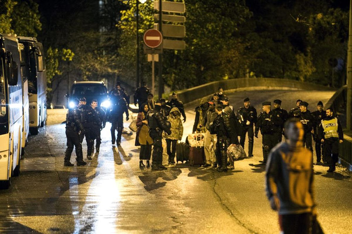 Fransa polisi Paris\'teki göçmen kampını boşalttı