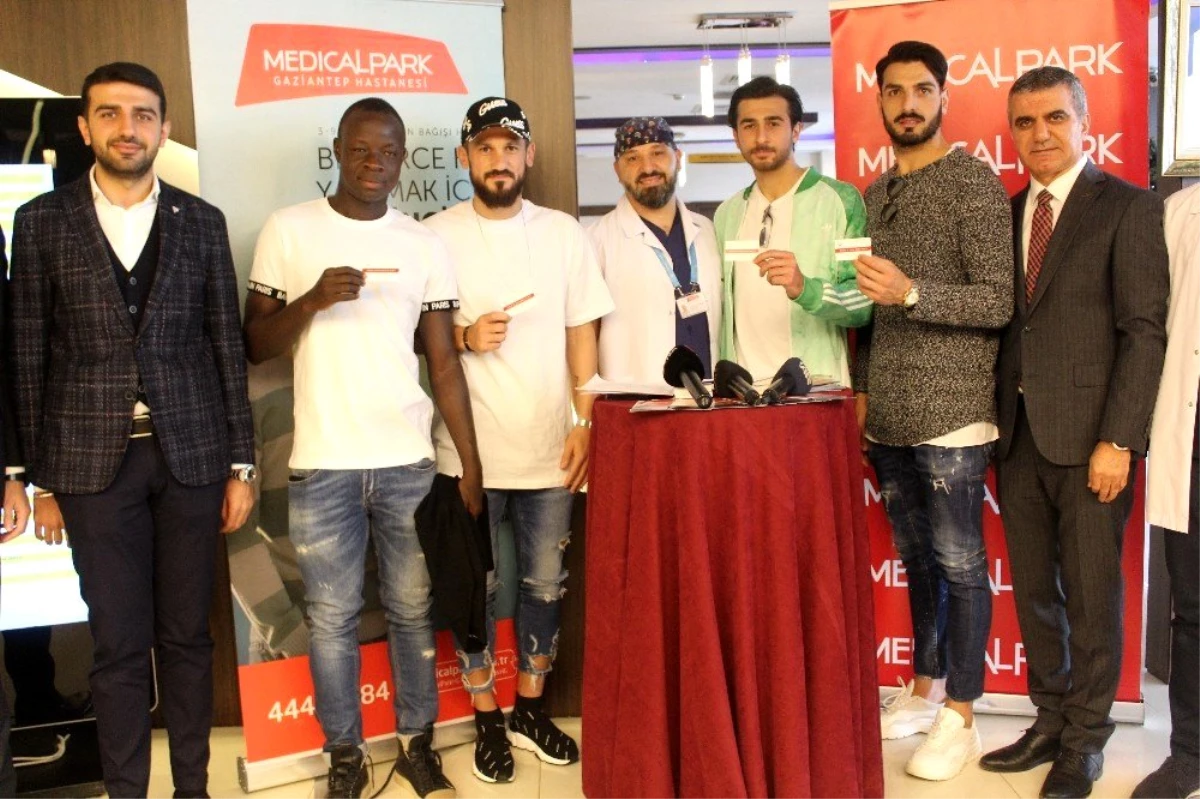 Gaziantep FK futbolcuları Medikal Park\'ta organ bağışı yaptı