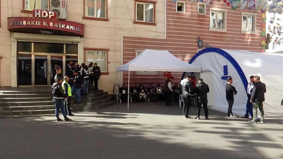 HDP önündeki evlat nöbeti 66\'ncı gününde