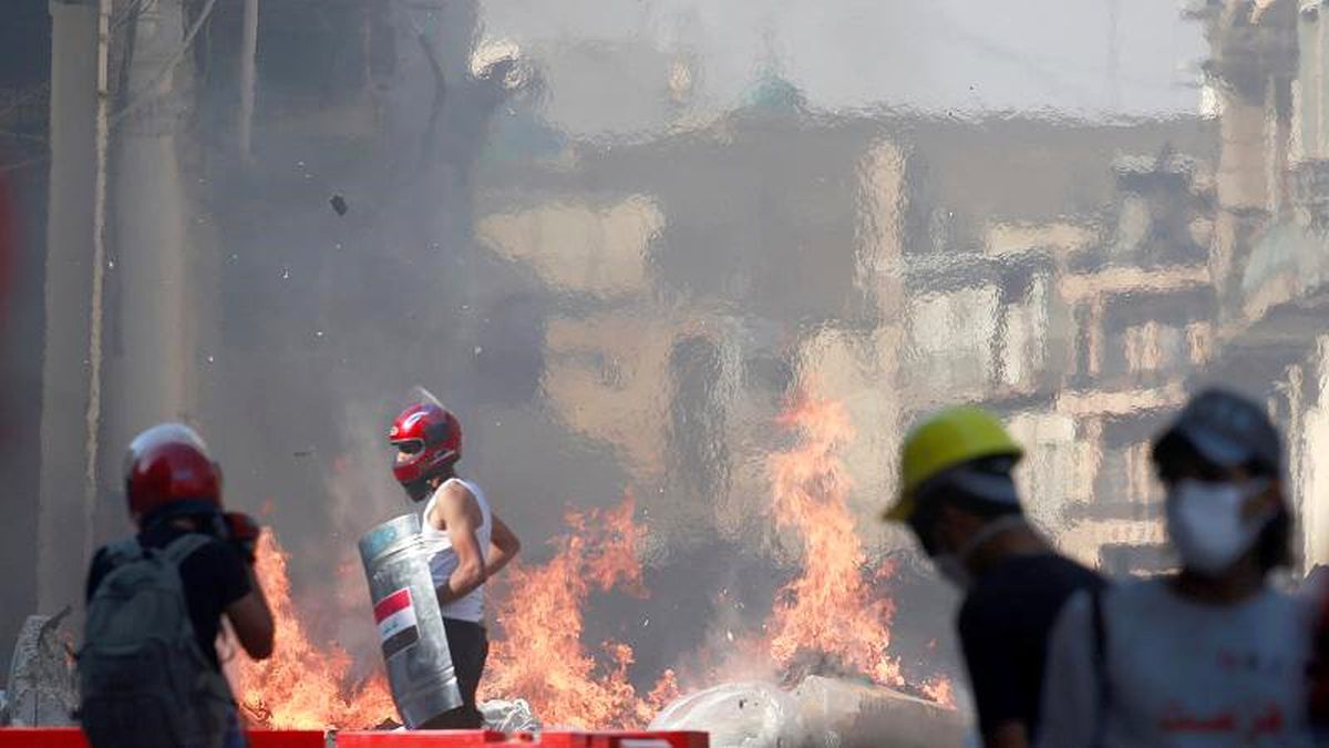 Irak\'ta polis en az 4 kişiyi daha öldürdü, protestocular limana girişi engelledi