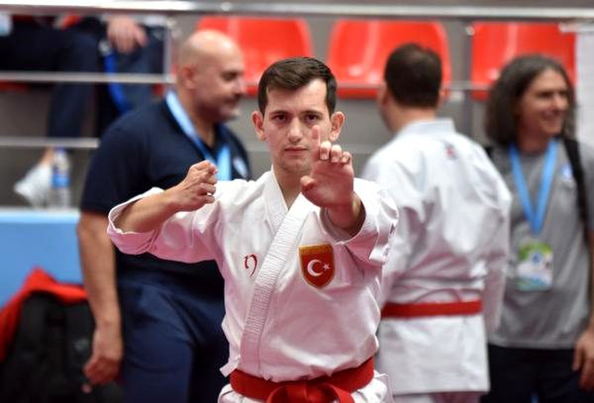 İşitme engelli karateciler tatamiye çıktı