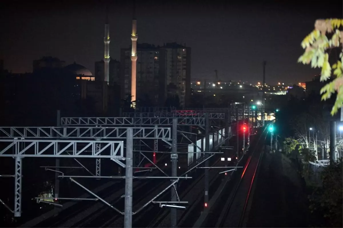 İstanbul Boğazı\'ndan ilk yük treni geçti