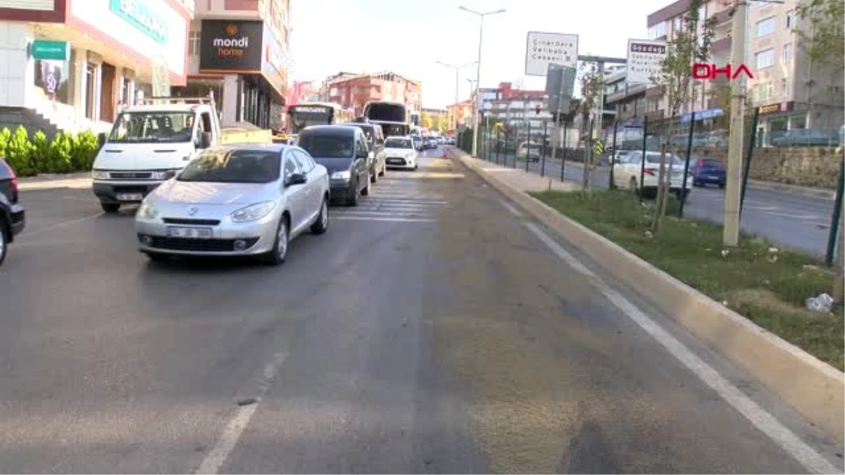 Pendik\'te iett otobüsünden akan yağ zincirleme kazaya neden oldu