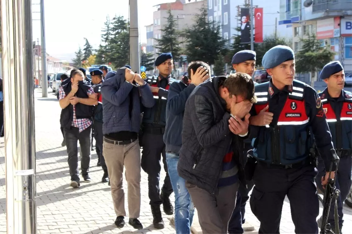 Su motoru hırsızları jandarmadan kaçamadı