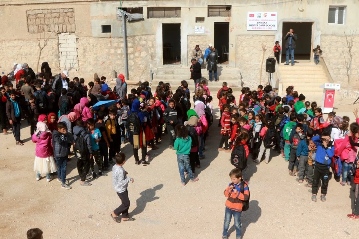 Suriyeli çocuklar için İdlib\'e yeni okul