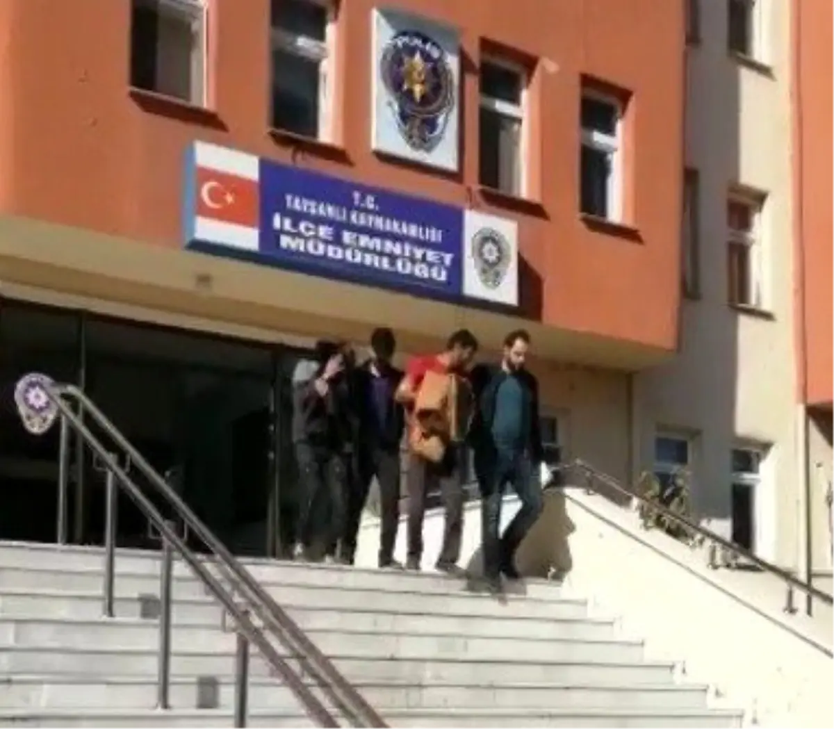 Tavşanlı\'da polis hırsızlara göz açtırmıyor