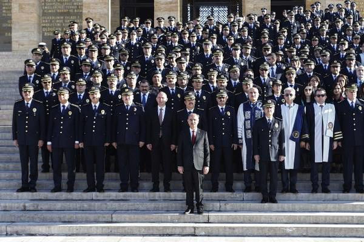 Türk Polis Teşkilatı\'ndan Anıtkabir\'e ziyaret