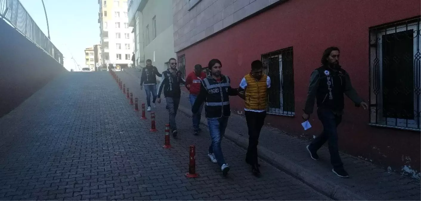 Uyuşturucu tacirleri kovalamaca sonucu yakalandı: 3 gözaltı