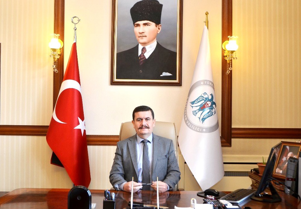Vali Arslantaş: "Mevlid Kandilinin bütün insanlığa sevgi, kardeşlik, barış ve huzur getirmesini...