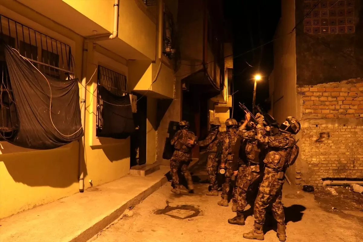 Adana\'da DEAŞ ve El Kaide\'ye yönelik operasyonda 9 kişi yakalandı