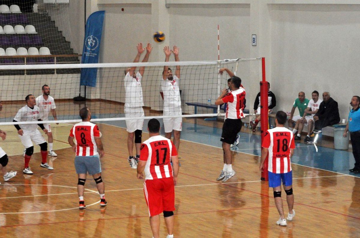 Afyonkarahisar\'da Öğretmenler Kupası Grup Müsabakaları
