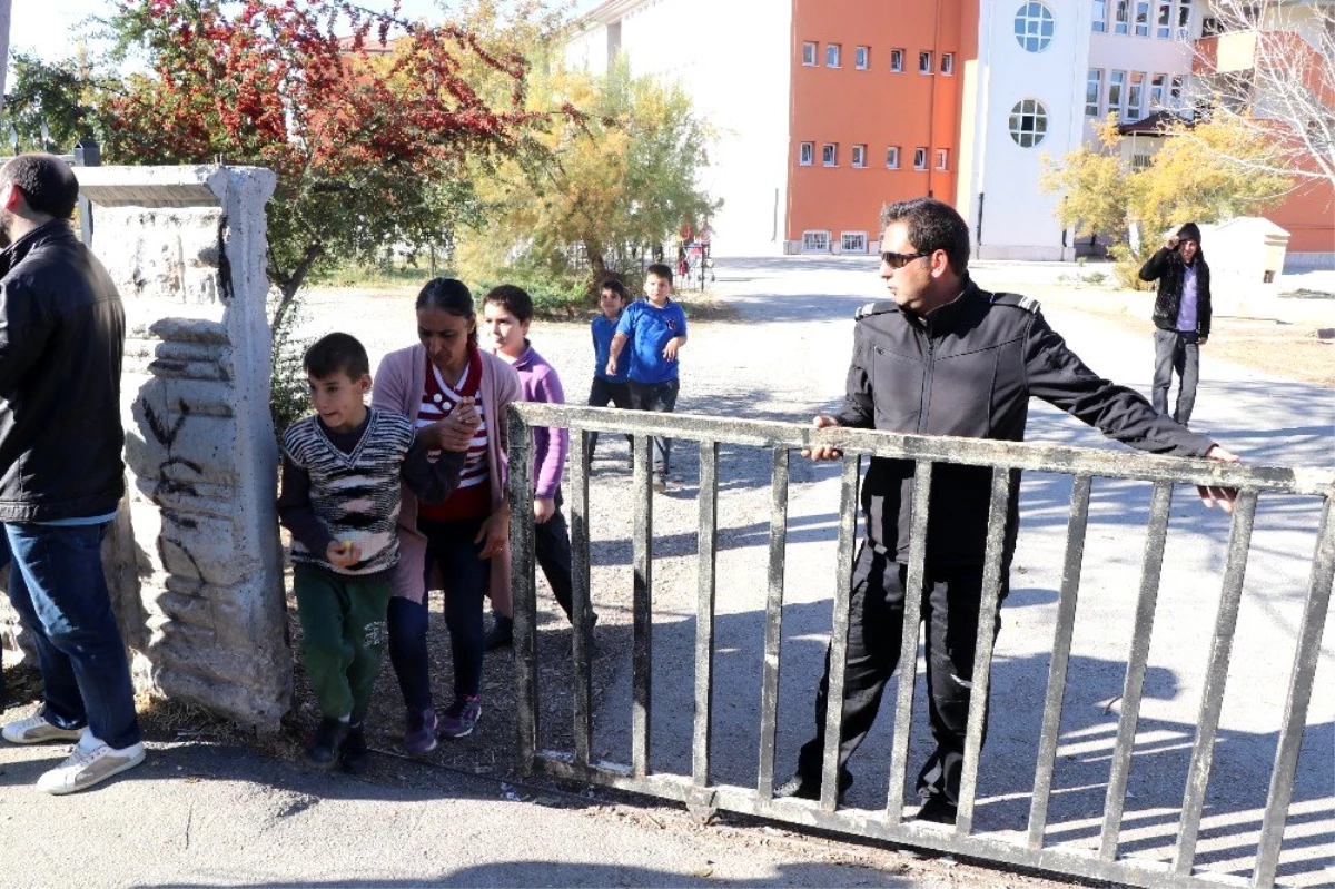 Aksaray\'da okul müdürü açığa alındı, müfettişler incelemelerini sürdürüyor