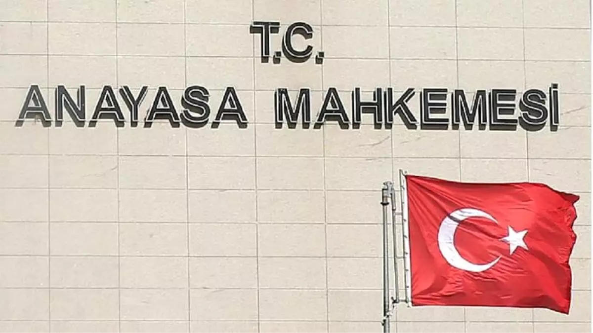 AYM: Yasal dernek faaliyetlerine katılmak terör örgütü üyeliğine delil olamaz