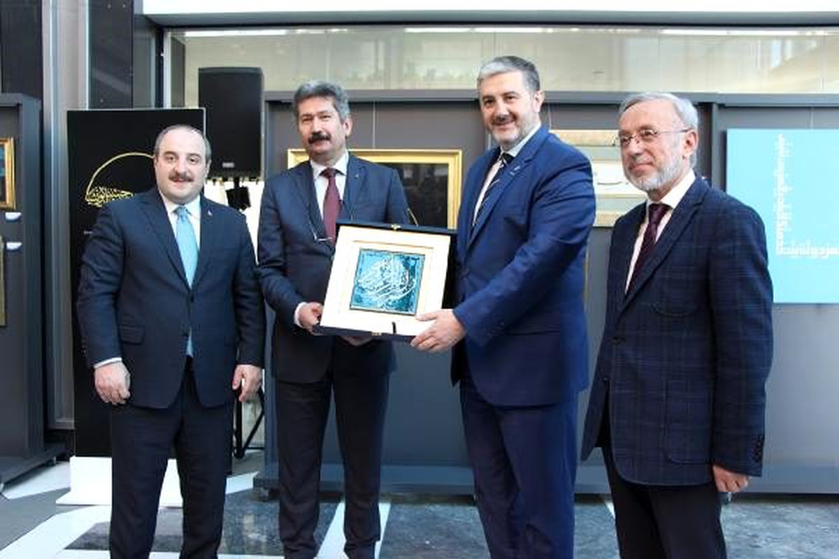 Bakan Varank: Sergiler medeniyetimizi dünyaya tanıtmak için çok önemli