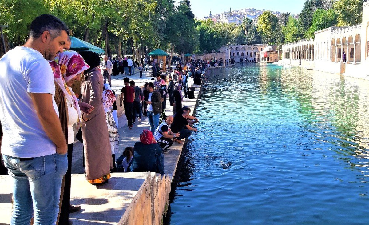 Balıklıgöl\'de Mevlit Kandili yoğunluğu