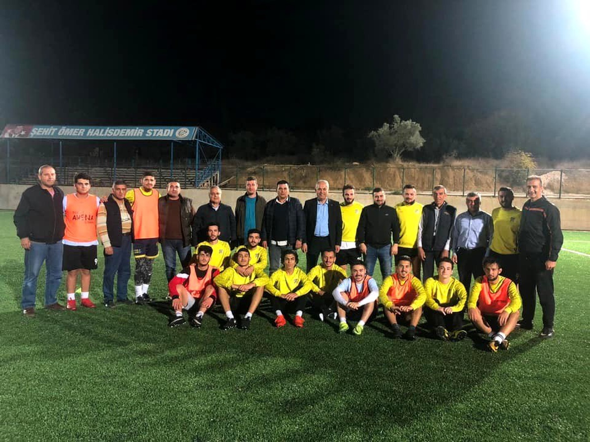 Başkan Yaman futbolcularla bir araya geldi