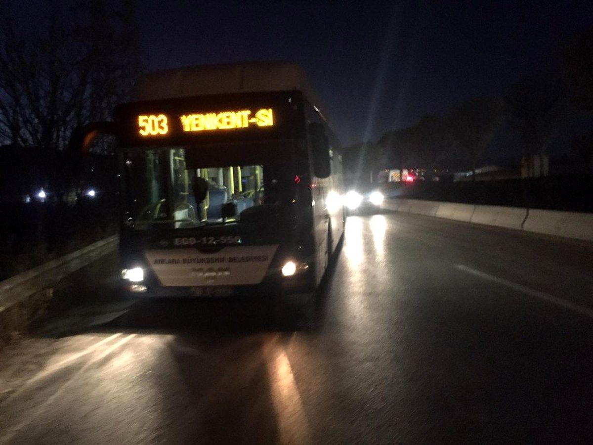 Başkent\'te iki otobüs çarpıştı: 1 yaralı