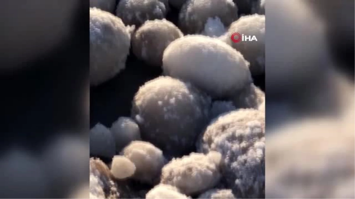 Finlandiya\'da yumurta şeklinde buz topları plajı kapladı
