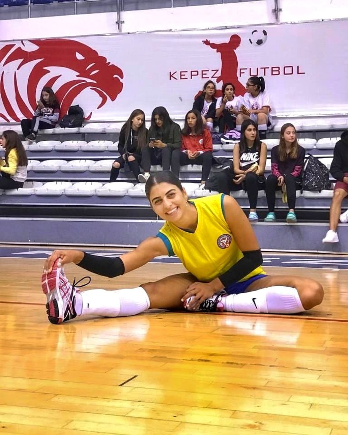 Ispartalı voleybolcu Melis Korkmaz, Açı Koleji\'ne transfer oldu