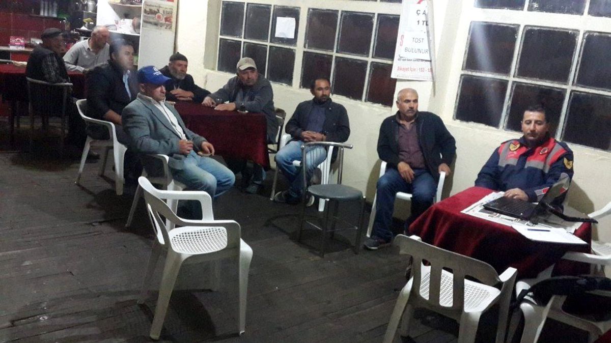 Jandarmadan kıraathanelerde trafik eğitimi