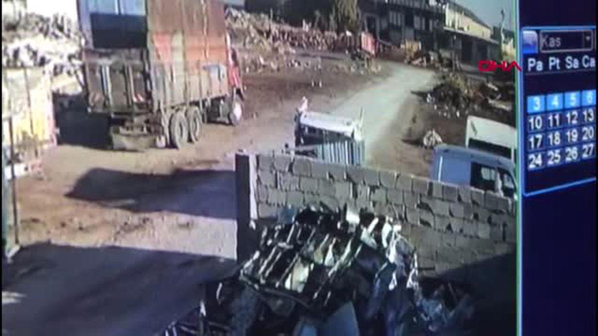 Kayseri\'de, minibüsün torpidosundan 30 bin tl çalınması kamerada