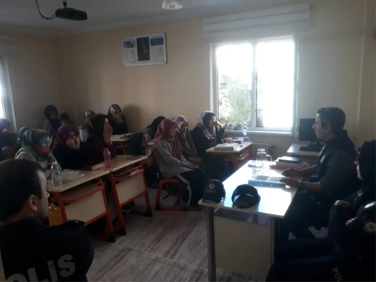 Kitle iletişim araçları hakkında seminer verildi