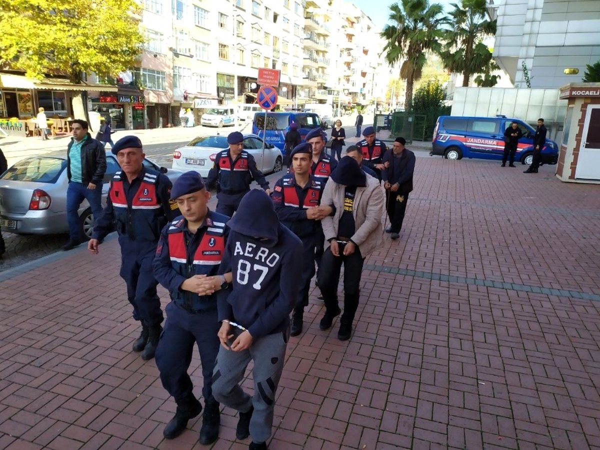 Kocaeli\'de 4 DEAŞ şüphesinden 2\'si tutuklandı