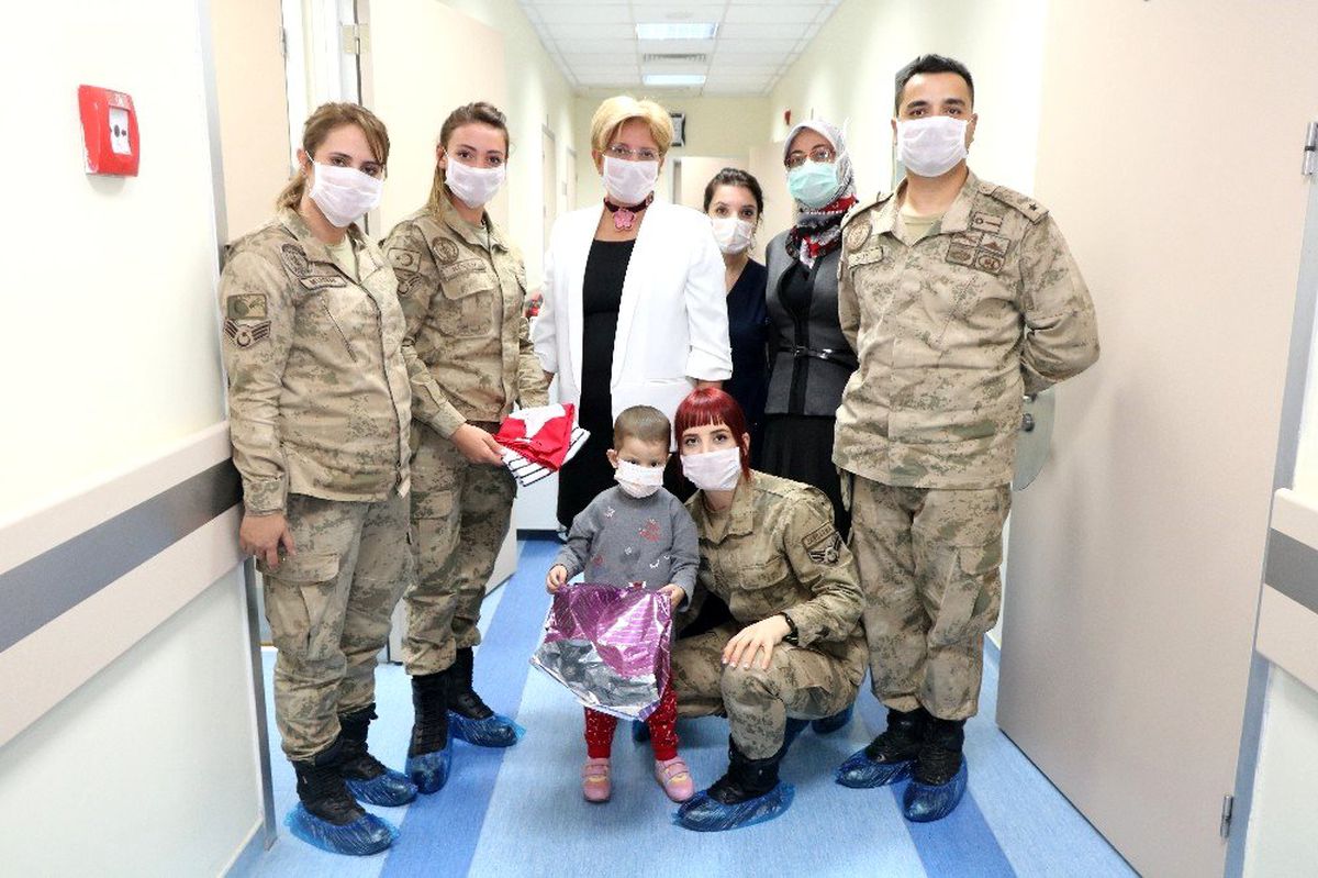 Lösemili çocuklara Jandarma ilgisi
