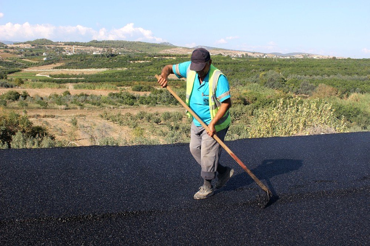 Mersin\'de bozuk yollar asfaltlanıyor