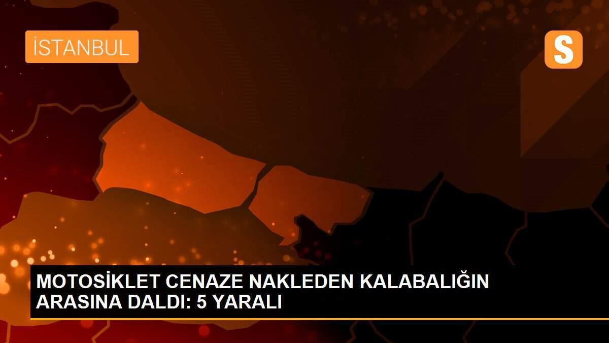 MOTOSİKLET CENAZE NAKLEDEN KALABALIĞIN ARASINA DALDI: 5 YARALI