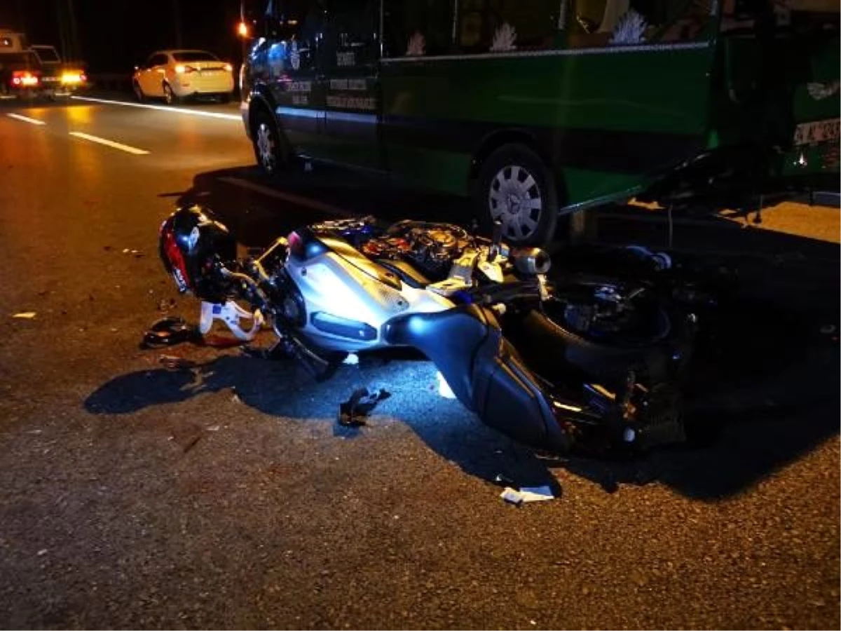 Motosiklet cenaze nakleden kalabalığın arasına daldı: 5 yaralı