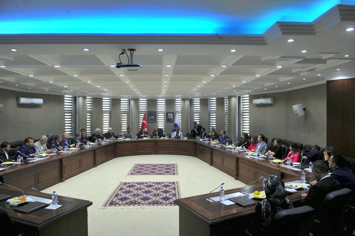 Rektör Şevli, İranlı heyetle bir araya geldi