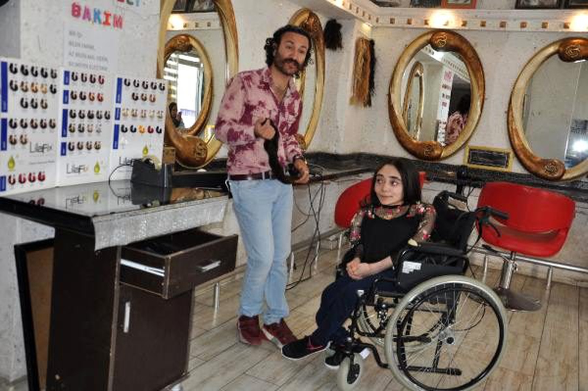 Saçlarını lösemili çocuklar için bağışladı