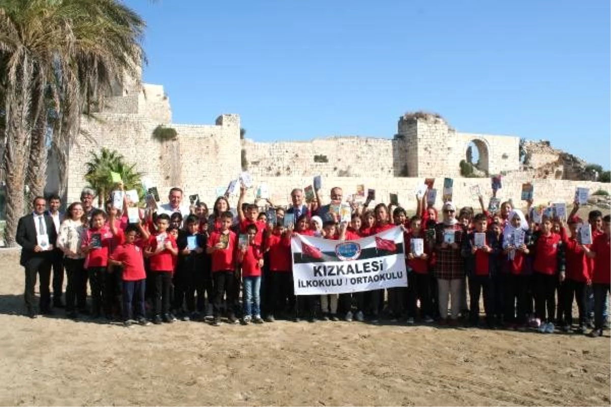 Tarihi kalede kitap okudular