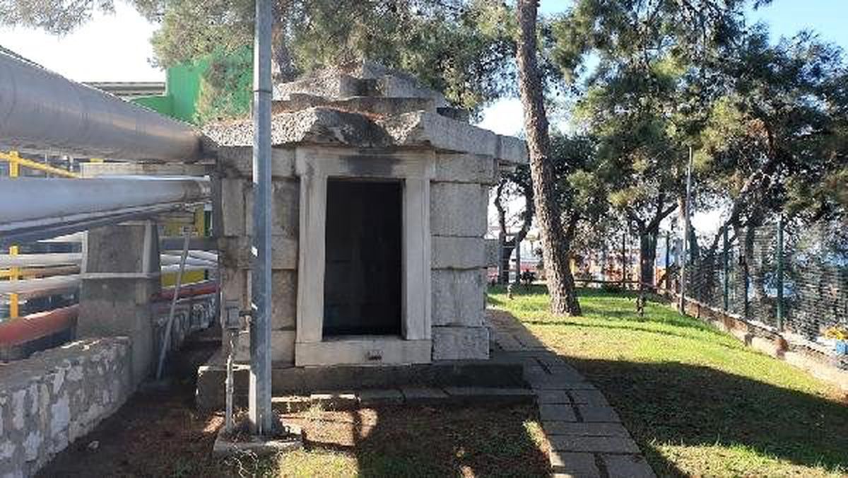 2 bin 400 yıllık mezar odası, fabrikada korunuyor