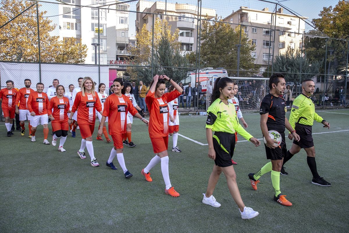 Ankara\'da "Kadına Şiddete Şut" sloganıyla futbol turnuvası düzenlendi