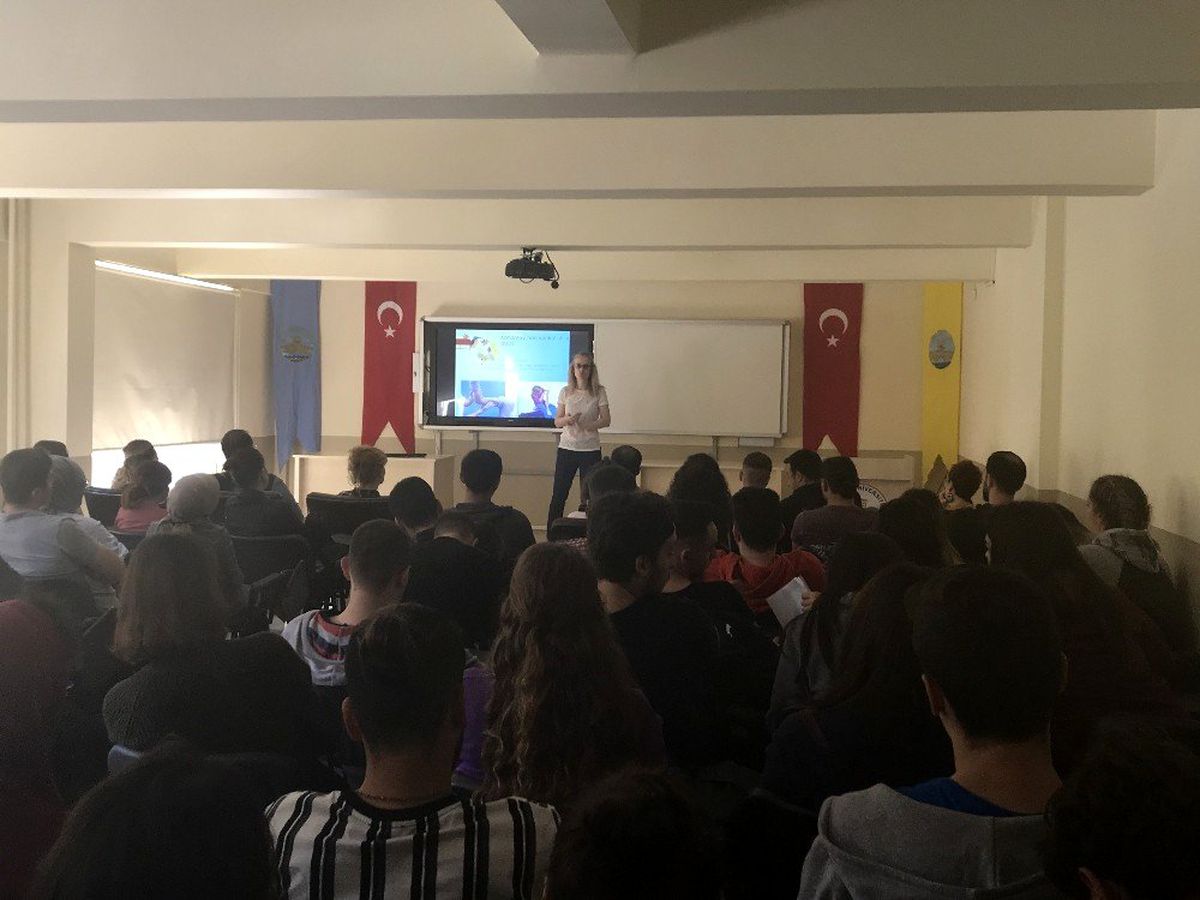 Aşçılık programı öğrencilerine ilk yardım eğitimi verildi