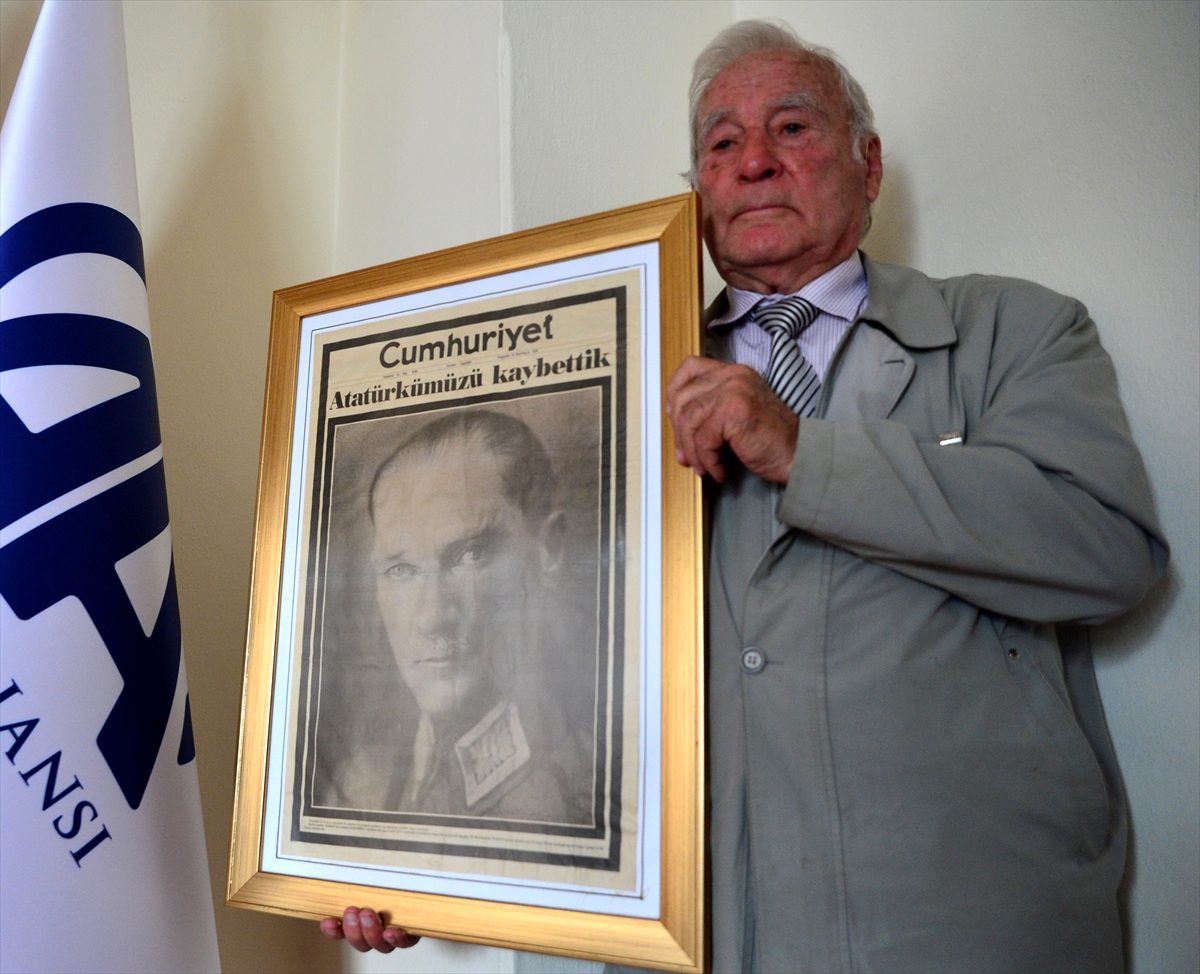 Atatürk sevgisini 81 yıldır sakladığı gazetede yaşatıyor