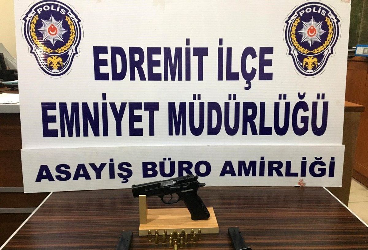 Balıkesir\'de polis 13 aranan şahsı yakaladı
