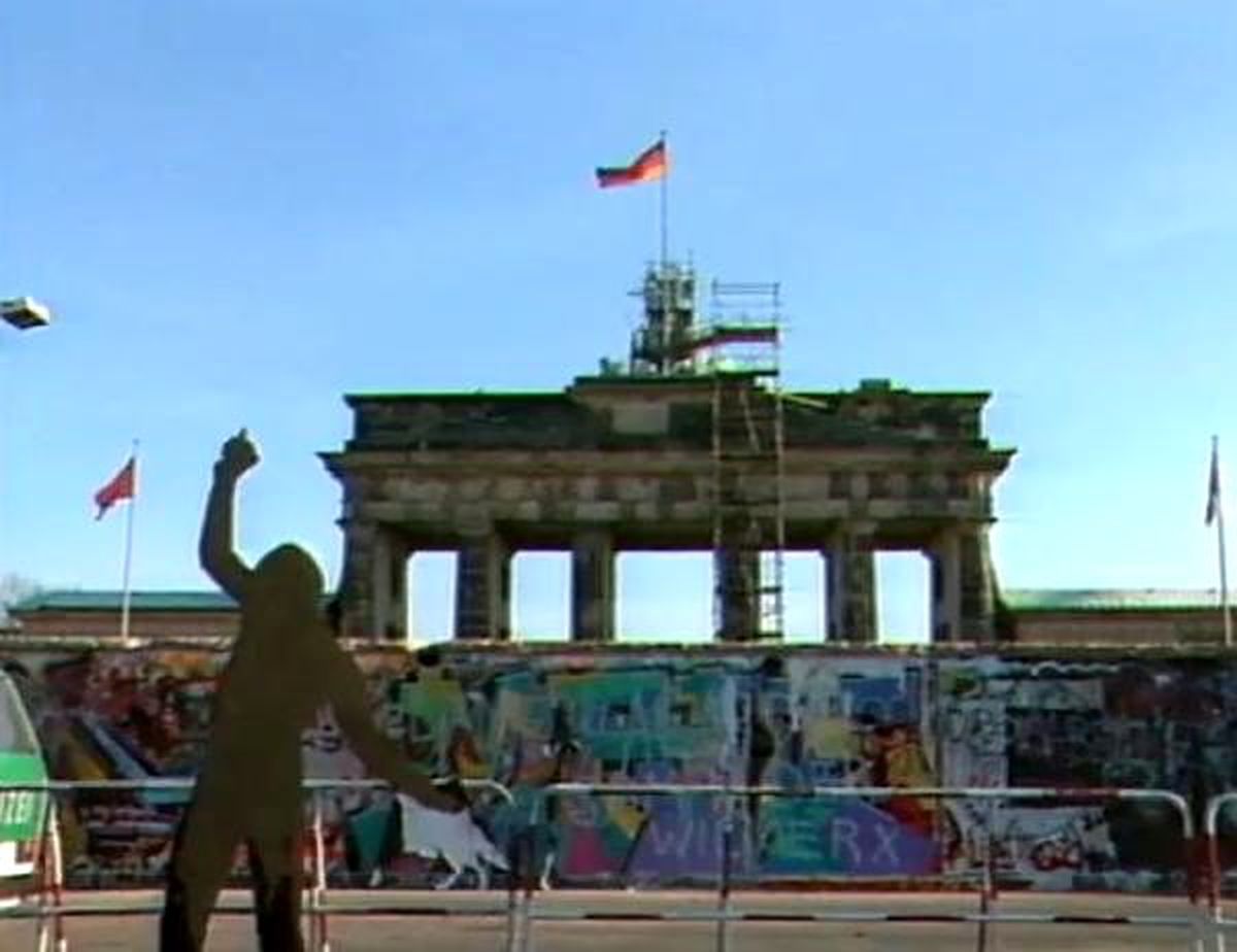 Berlin Duvarı\'nın yıkılışının 30\'uncu yılı kutlandı