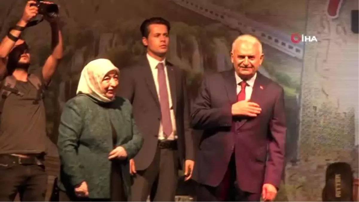 Binali Yıldırım\'a Maltepe\'de yoğun ilgi