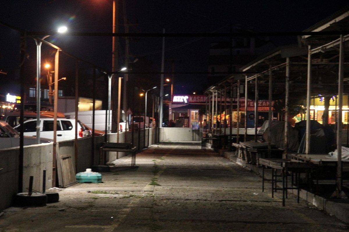 Burhaniye\'de Cuma Pazarı ışıl ışıl oldu