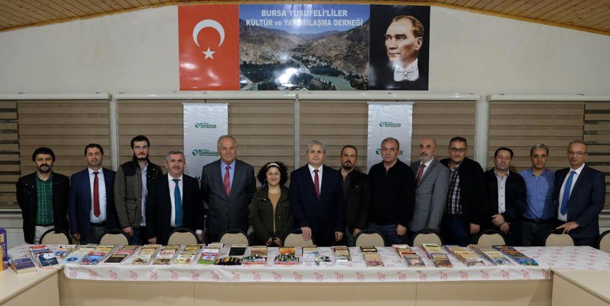 Bursa Yusufelililer Derneği\'nden şehit kütüphanesine kitap bağışı