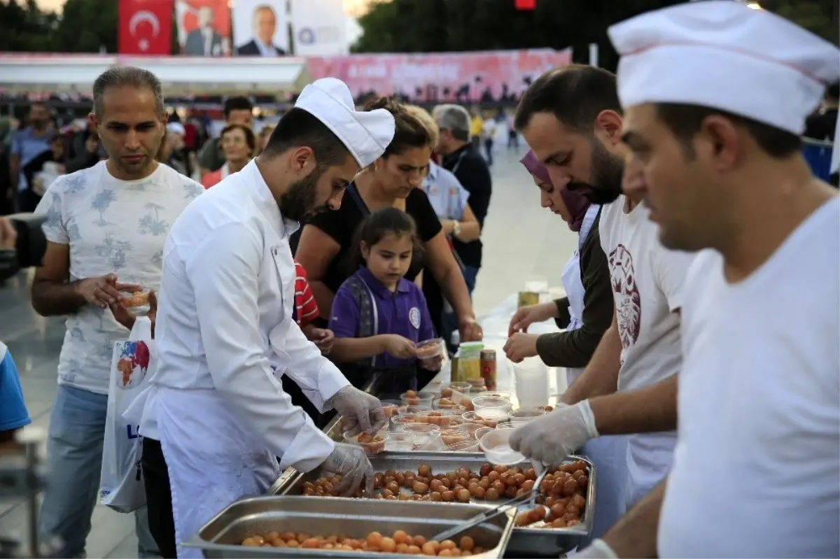 Büyükşehir Mevlit Kandilinde 10 bin kişilik lokma döktürdü